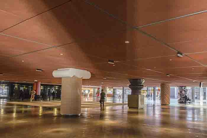 Vizcaya - Bilbao - La Alhondiga o Centro Azcuna 6.jpg